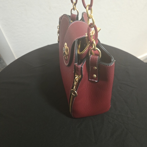 Temu Vintage Crossbody Tote /Shoulder w/ Adjustable Strap Color- Red - Picture 4 of 7